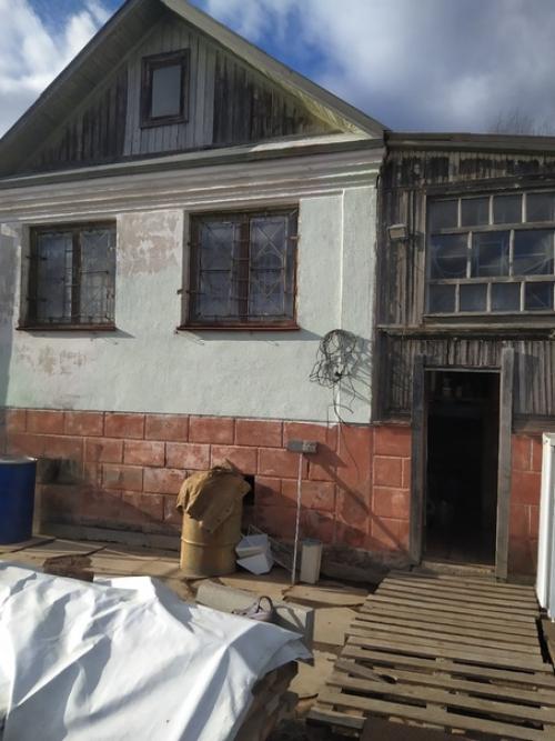 Добрый день.  Подскажите, пожалуйста, как и чем с минимум затрат можно обшить дачный дом? 05