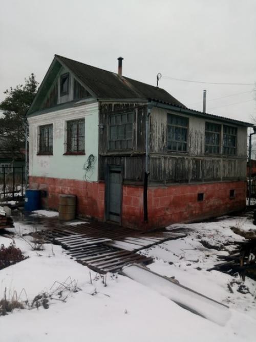 Добрый день.  Подскажите, пожалуйста, как и чем с минимум затрат можно обшить дачный дом?