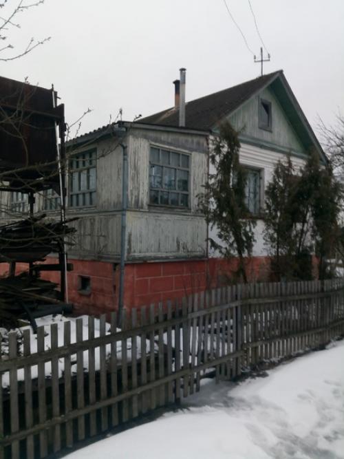 Добрый день.  Подскажите, пожалуйста, как и чем с минимум затрат можно обшить дачный дом? 02