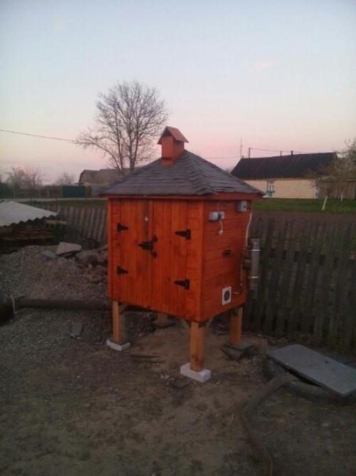 Вот такую сделал коптильню для себя. 03