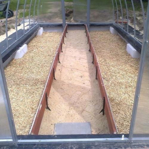 Муж построил теплицу мечты: отапливаемая и просторная. 07