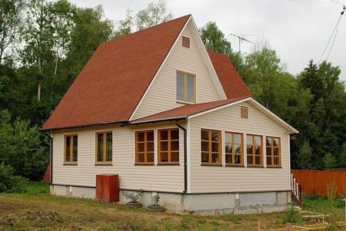 Небольшой загородный дом с небольшой площадью - 92 кв.