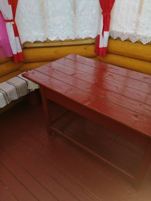 Брат построил беседку, я покрасила, поставили пробабушкин стол. 01