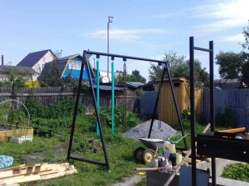Сделал надёжные качели для семьи на даче. 04