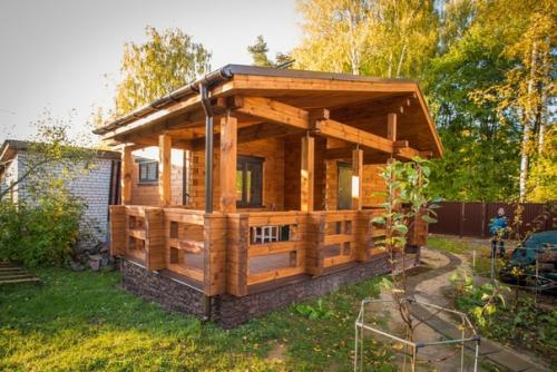 Здравствуйте, скажите пожалуйста у кого есть банька из бруса?