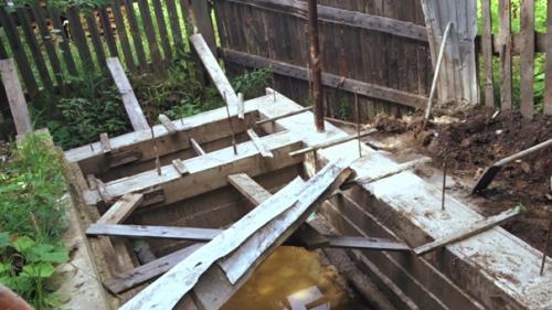 В свой дом мы заехали еще в январе 2020 года, и больше чем пол года жили без канализации. 04