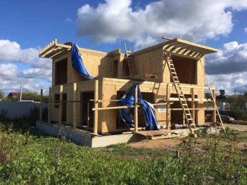 Коробка дома по моему проекту готова. 03