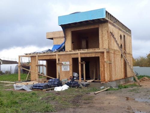 Коробка дома по моему проекту готова. 04