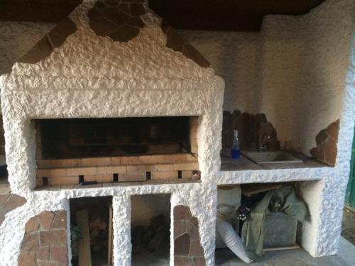 Наше любимое место для отдыха большой компанией - летняя кухня. 02