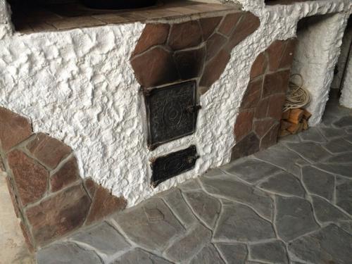 Наше любимое место для отдыха большой компанией - летняя кухня. 03