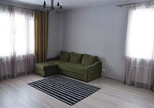 Построили домик, небольшой, но нам достаточно. 02