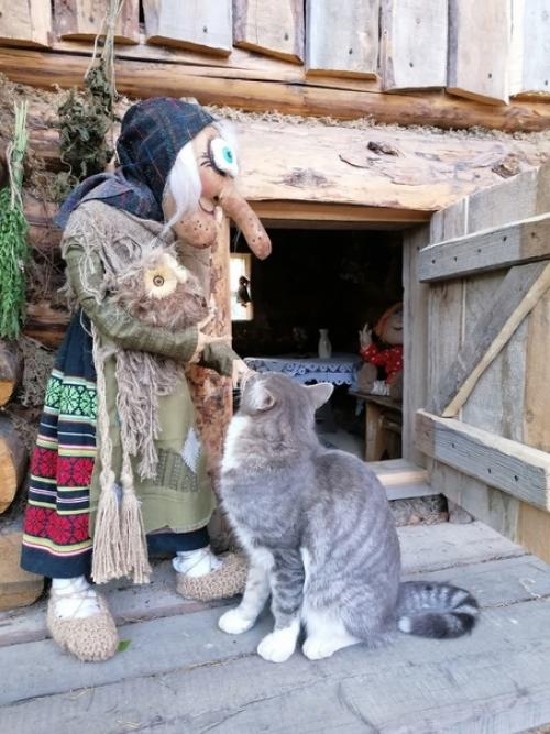 Муж построил избушку на курьих ножках, а я наполнила её обитателями. 04