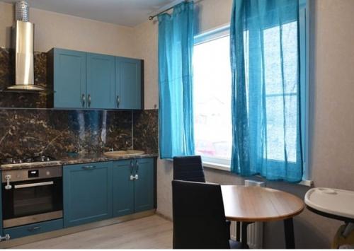 Построили домик, небольшой, но нам достаточно. 01