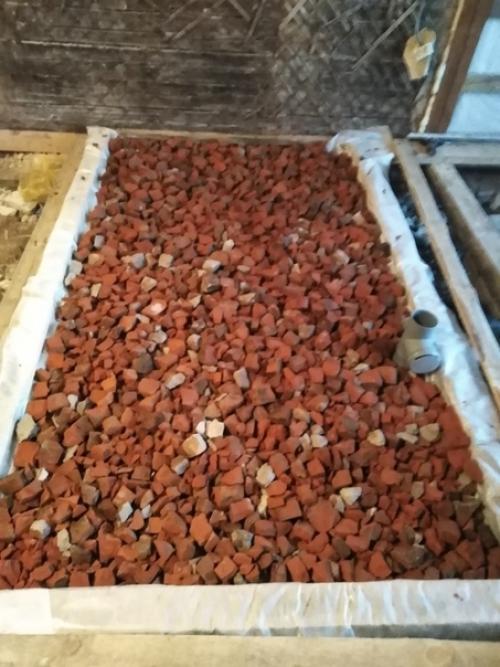 Взялись за ремонт очень старого дома с ограниченным бюджетом своими силами и знаниями. 02