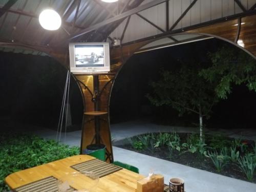 Беседка, сделанная руками мужа - любимое место нашего отдыха. 01