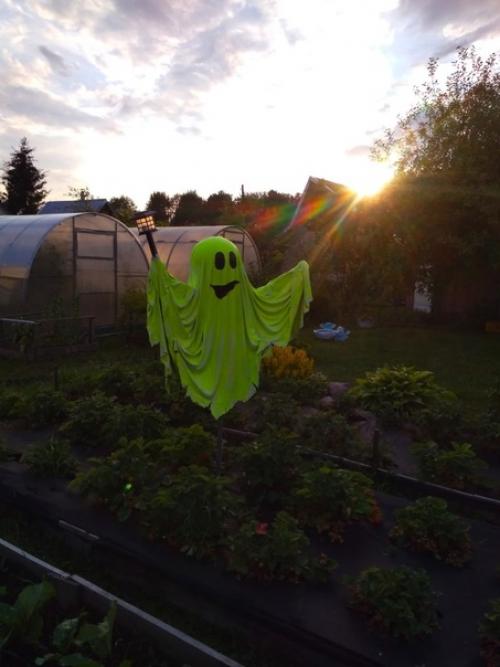 Самое лучшее и доброе в мире привидение - сделали из остатков цемента. 02