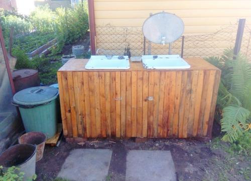 Помывочную простенькую сделал на даче. 08