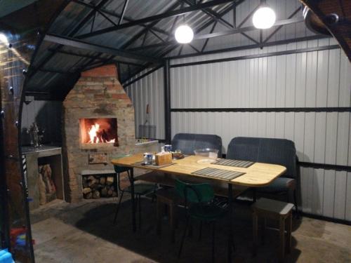 Беседка, сделанная руками мужа - любимое место нашего отдыха. 02