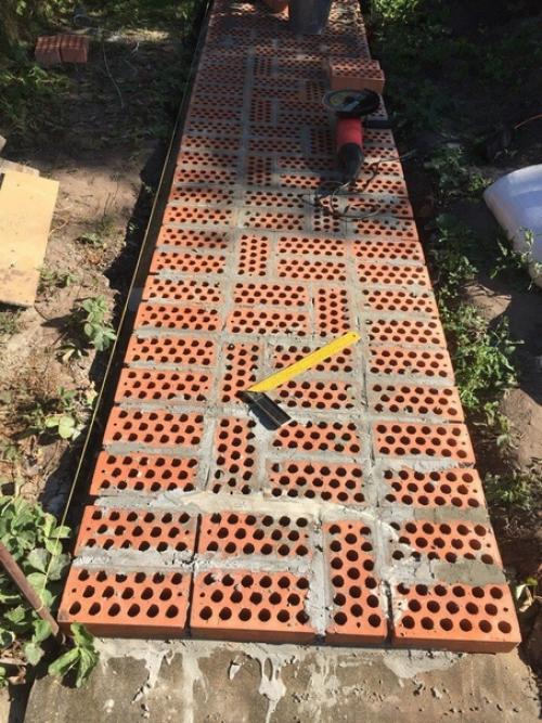 Сделал своими руками зону отдыха с беседкой и барбекю. 01