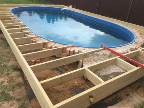 Построили пару лет назад бассейн на даче, о котором давно мечтали. 01