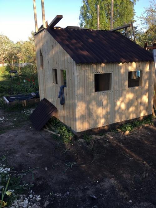 Женя Асташкин. Небольшой, детский домик с Горкой 1. 7/2 м - неказистый немного, но зато своими руками. 01