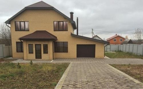 Отличный загородный дом из кирпича с гаражом - площадь 156 кв. 01