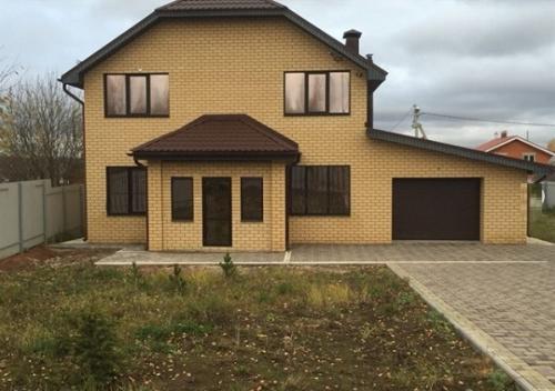 Отличный загородный дом из кирпича с гаражом - площадь 156 кв.