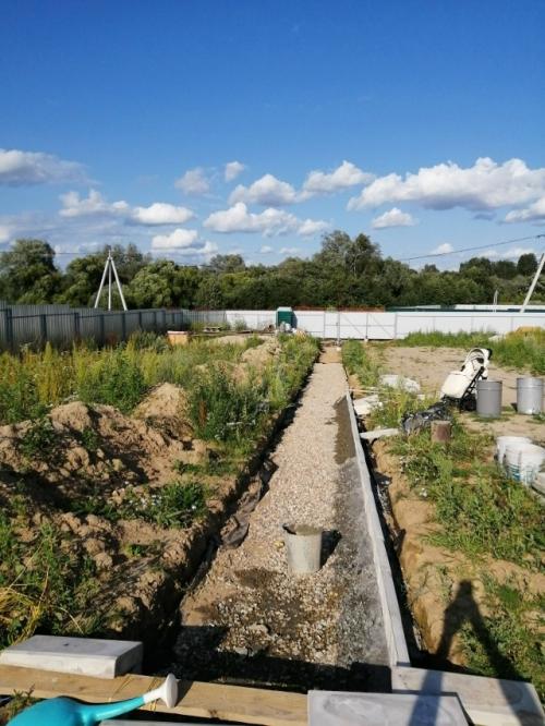 Дорожка на участке, протяжённость 55 метров, работал по выходным на протяжении всего лета. 04