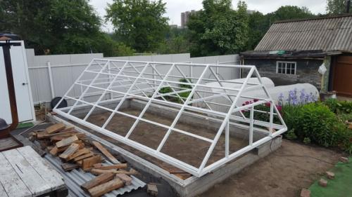 Осуществил давнюю мечту жены об основательной теплице. 02