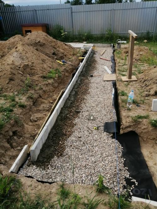 Дорожка на участке, протяжённость 55 метров, работал по выходным на протяжении всего лета. 01