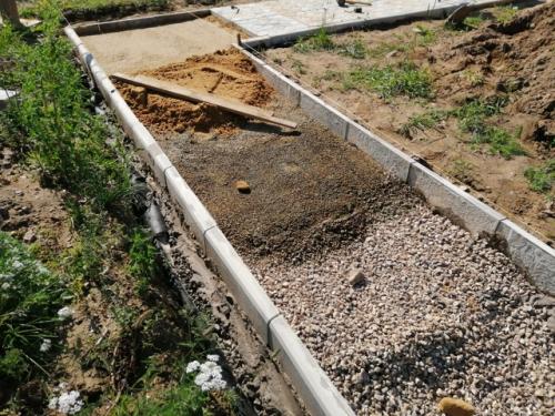 Дорожка на участке, протяжённость 55 метров, работал по выходным на протяжении всего лета. 02