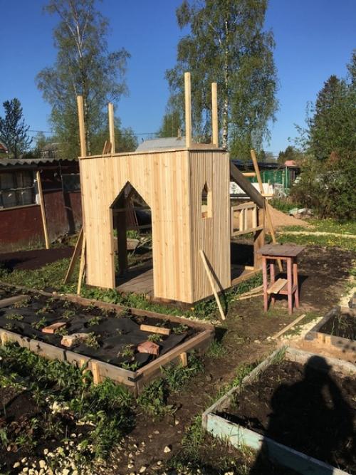 Женя Асташкин. Небольшой, детский домик с Горкой 1. 7/2 м - неказистый немного, но зато своими руками. 03