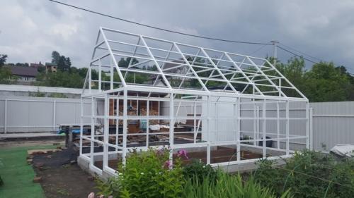Осуществил давнюю мечту жены об основательной теплице. 04