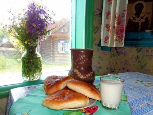 Помню, приезжаешь из города в деревню к бабушке. 02