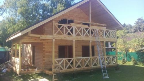 Коттедж площадью 168 м кв, размер дома 10 х 8 в два этажа с просторной террасой и балконом. 08