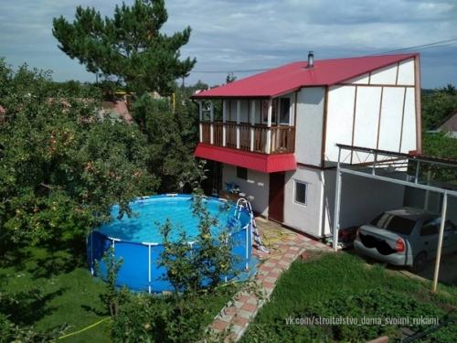 Внизу баня, наверху - жилое пространство, нам так удобно, на даче. 05