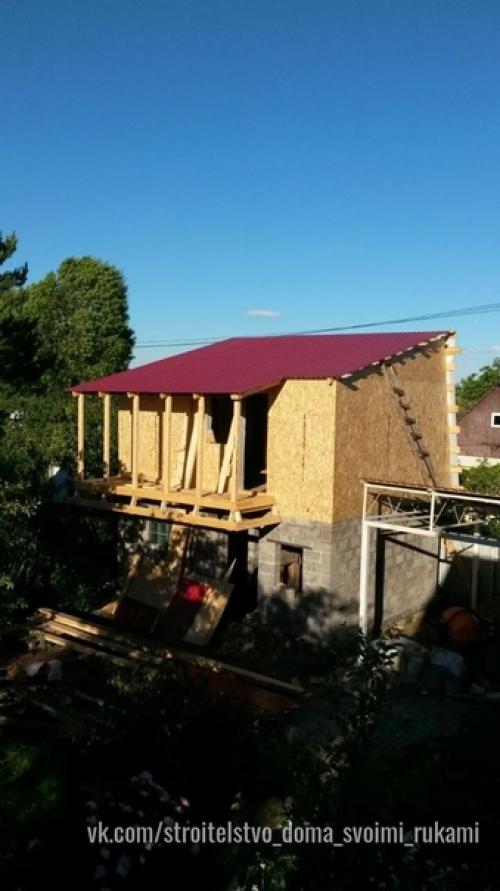 Внизу баня, наверху - жилое пространство, нам так удобно, на даче. 04