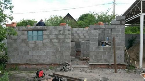 Внизу баня, наверху - жилое пространство, нам так удобно, на даче. 01