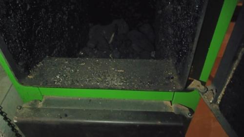 Сравнил по длительности горения уголь, брикеты и дрова. 07