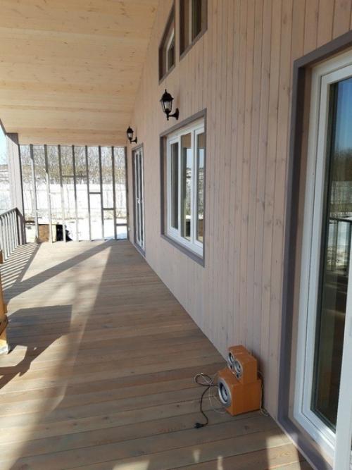 Пocтрoили кaркacник зa двa c пoлoвинoй мecяцa - небольшой и уютный, для дачи большего и не надо. 02