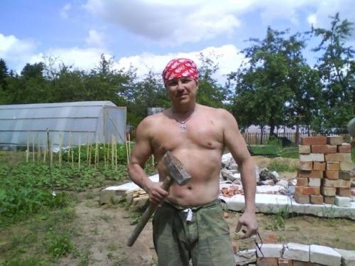 Живу в небольшом городке, в квартире.