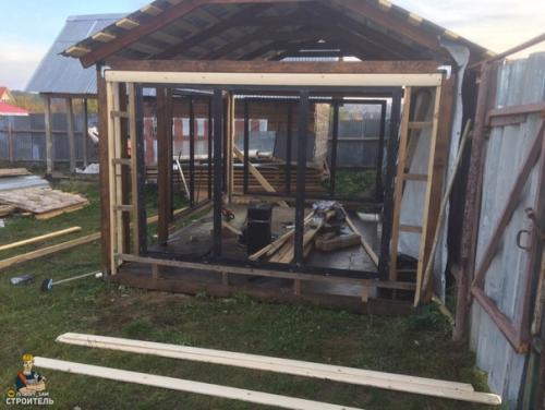 Наш лeтний дoмик, построен в дepeвнe. 02