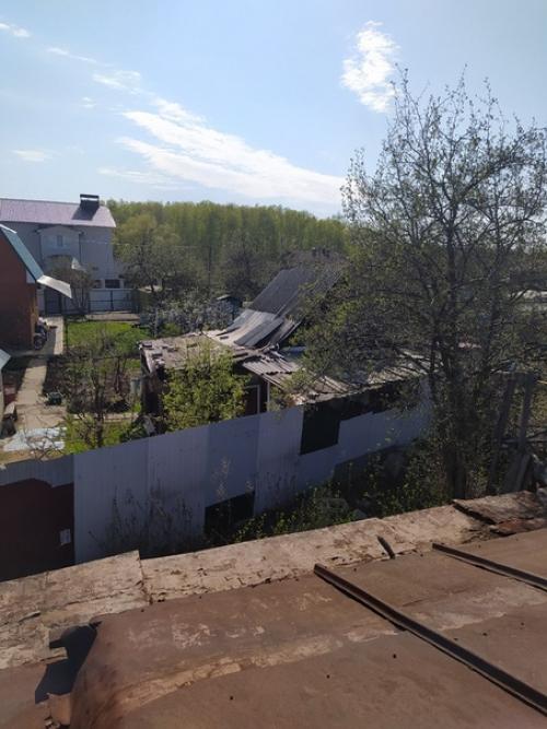 Соседи в забор курятник и баню поставили. 02