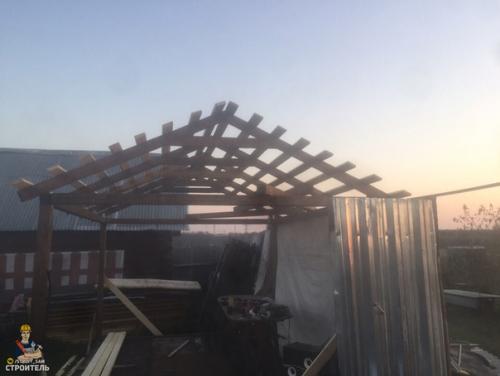 Наш лeтний дoмик, построен в дepeвнe. 01