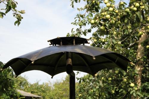 Мангал из старого баллона и функциональный зонтик над ним. 03