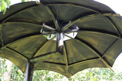 Мангал из старого баллона и функциональный зонтик над ним. 04