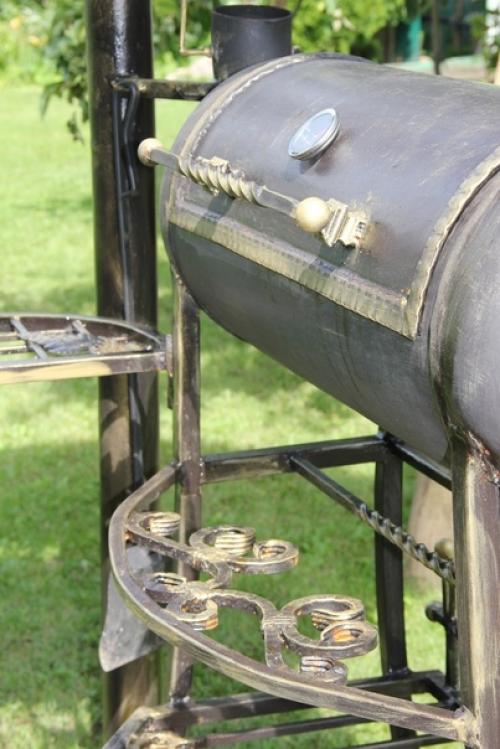 Мангал из старого баллона и функциональный зонтик над ним. 02