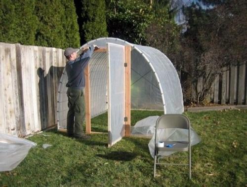 Построили тепличку.  Когда у человека золотые руки. 06