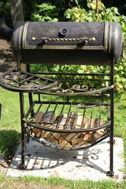 Мангал из старого баллона и функциональный зонтик над ним. 01