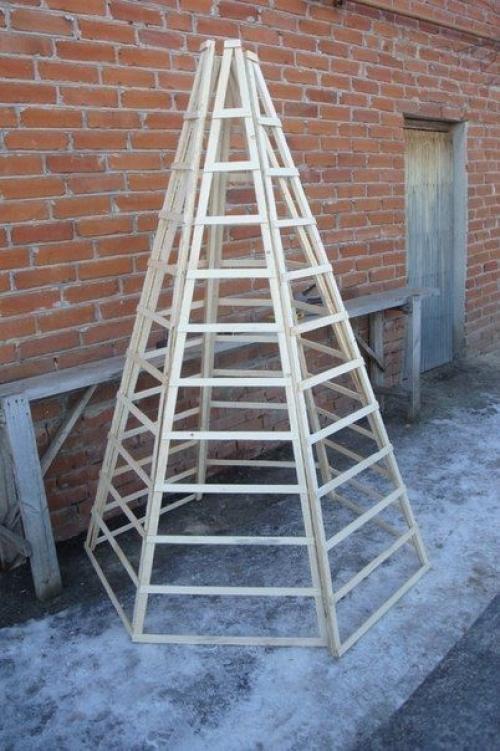 Дачникам в помощь классная идея - шпалера, которая принимает любую форму. 04